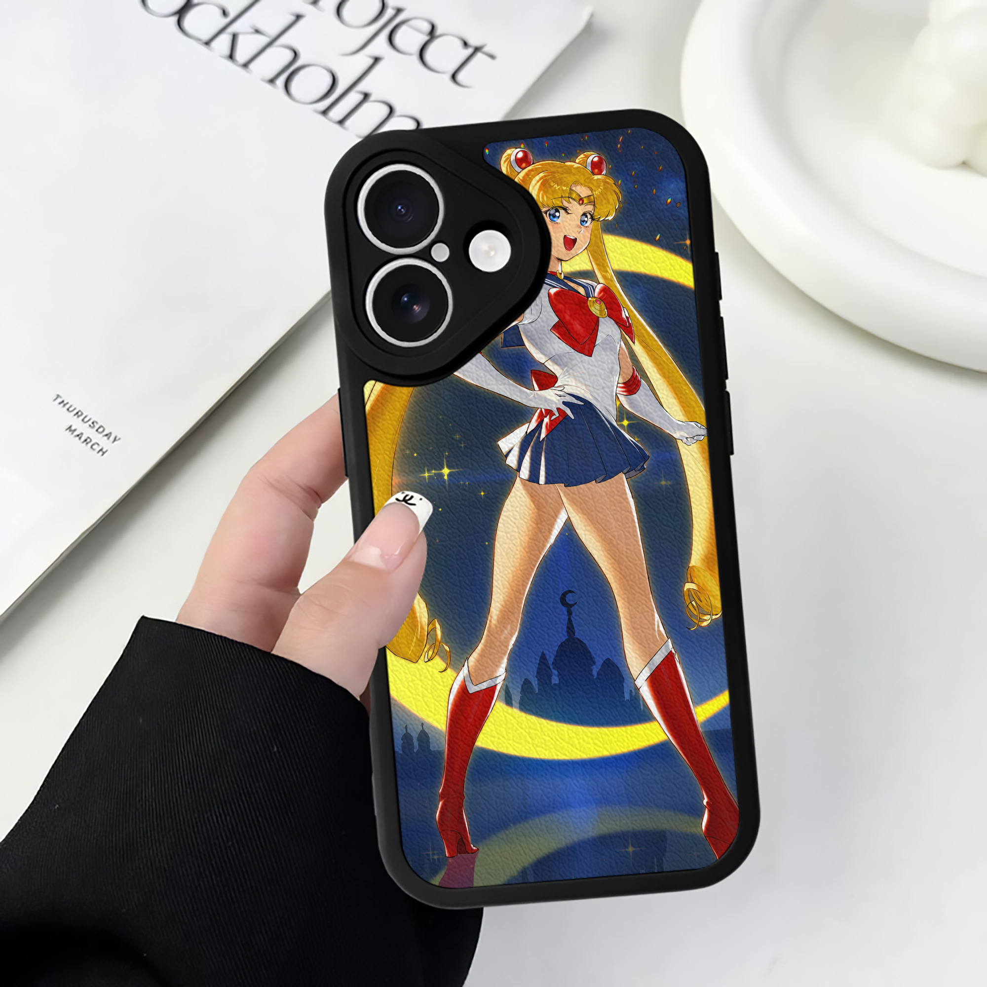 （画像用） 美少女戦士セーラームーン Sailor Moon 【iPhone 16シリーズ対応】シリコンスマホケース（レザー調） 材質：シリコン